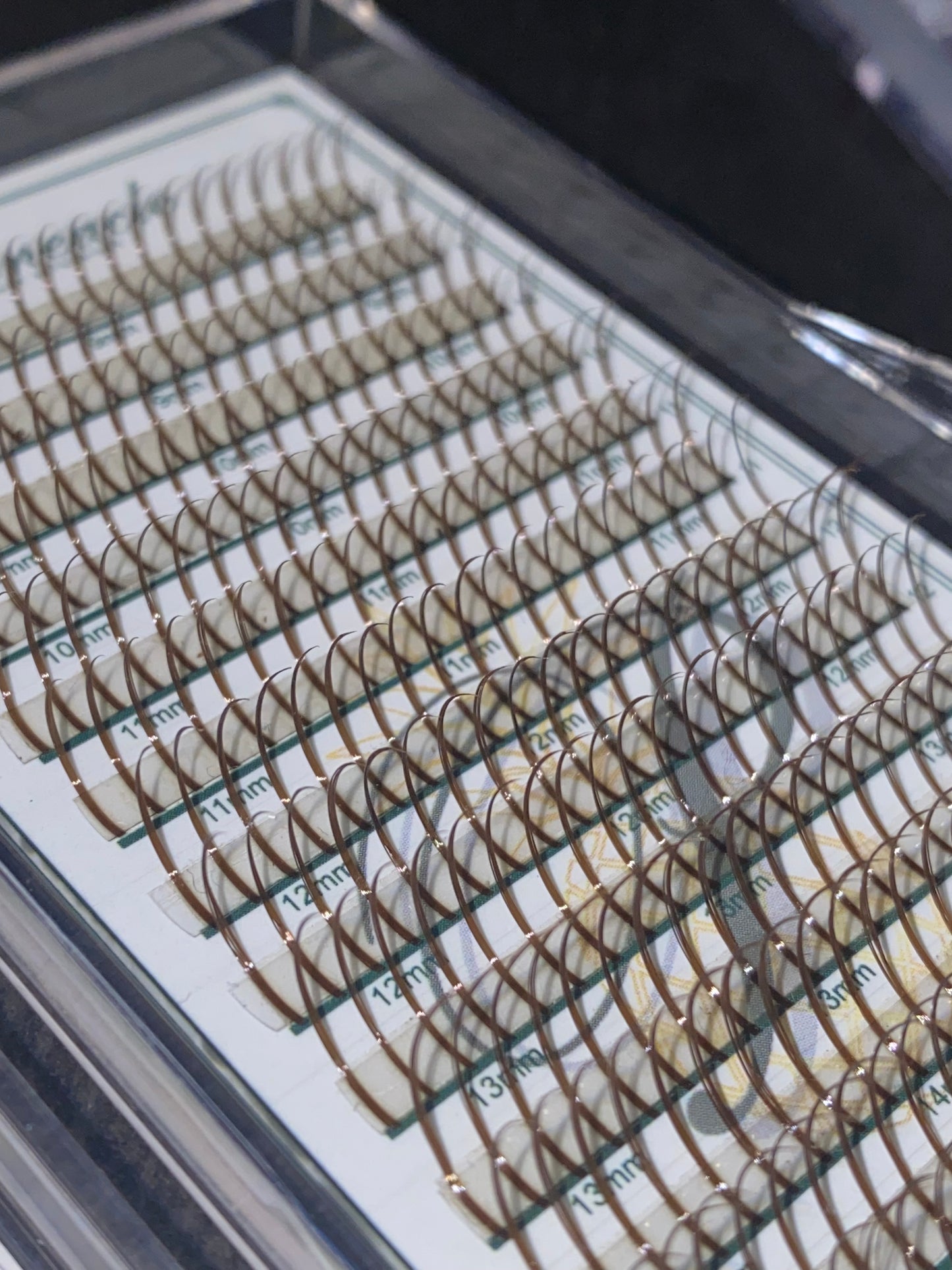 Brown Premade Wet Spike - 5D Closed Tip Spike For Professional Eyelash Extensions